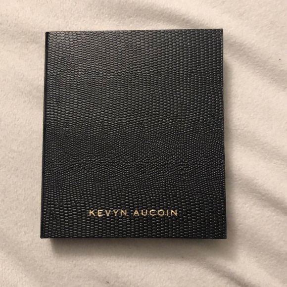 Kevyn Aucoin Contour Book - Picture 4 of 8